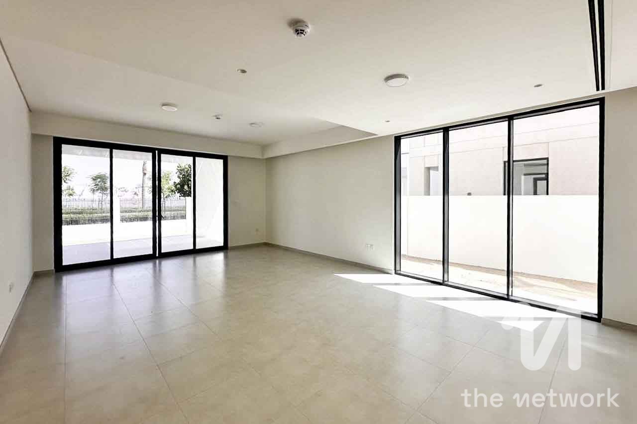 Direct to Pool and Park | Vacant and Ready