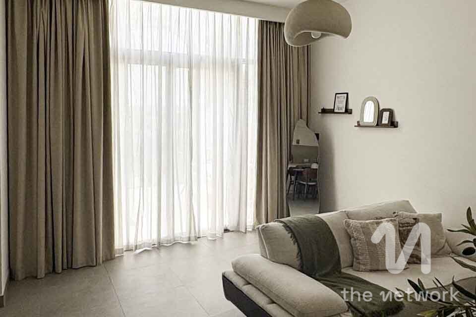 Single Row | Atheer Collection | Well Maintained