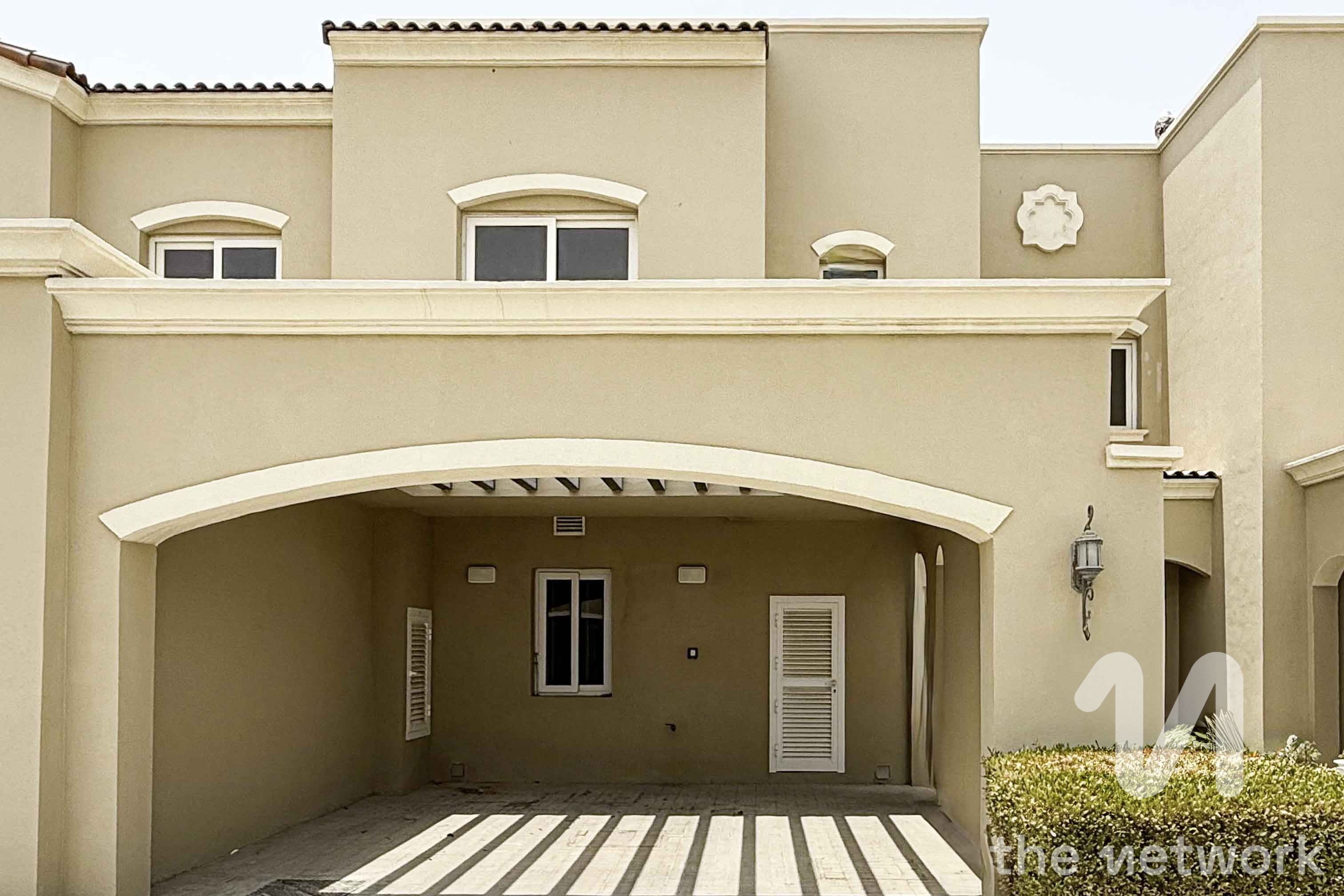 Single Row | Great Location | Close To Pool