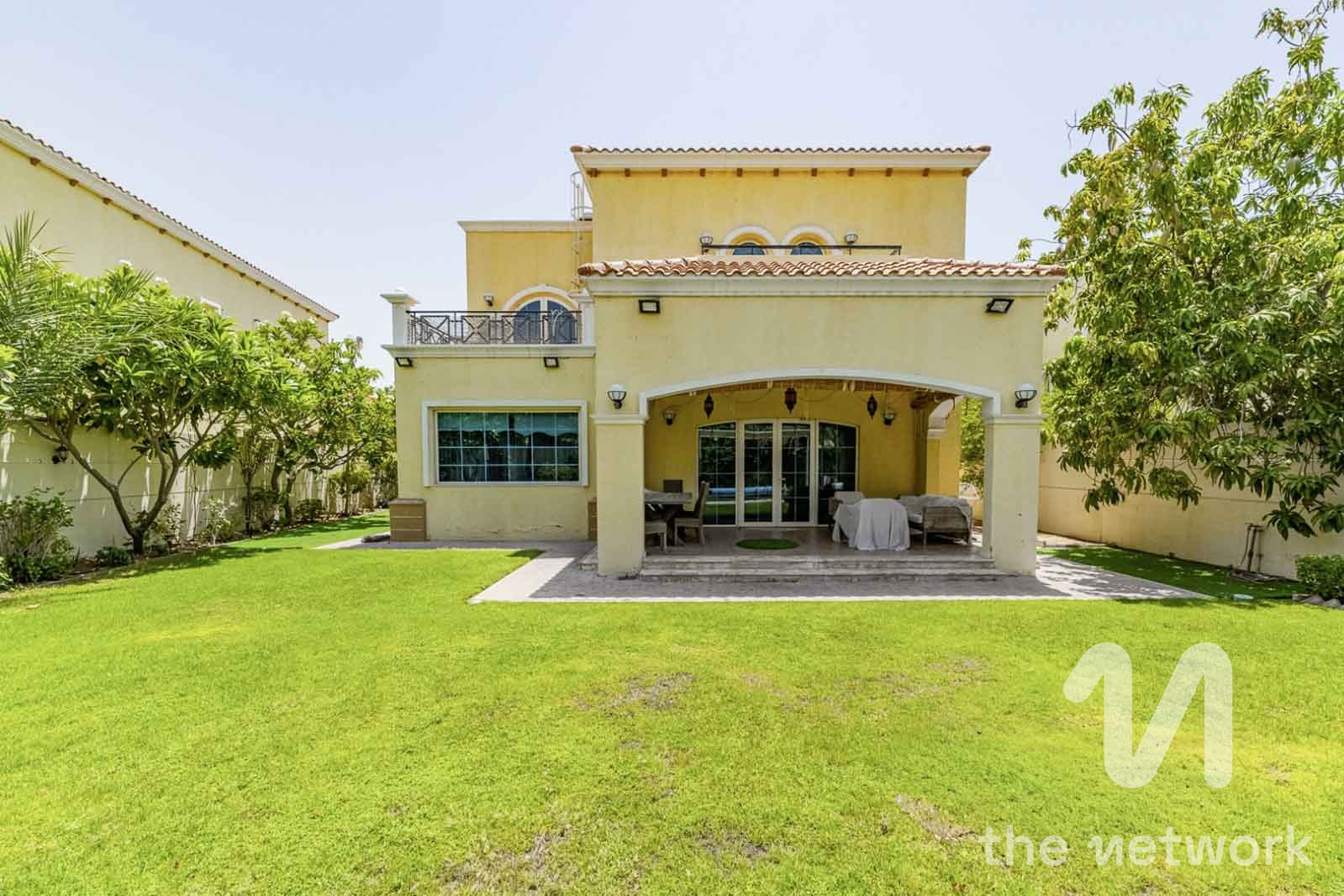Good Location | Private Pool | Vacant in Now