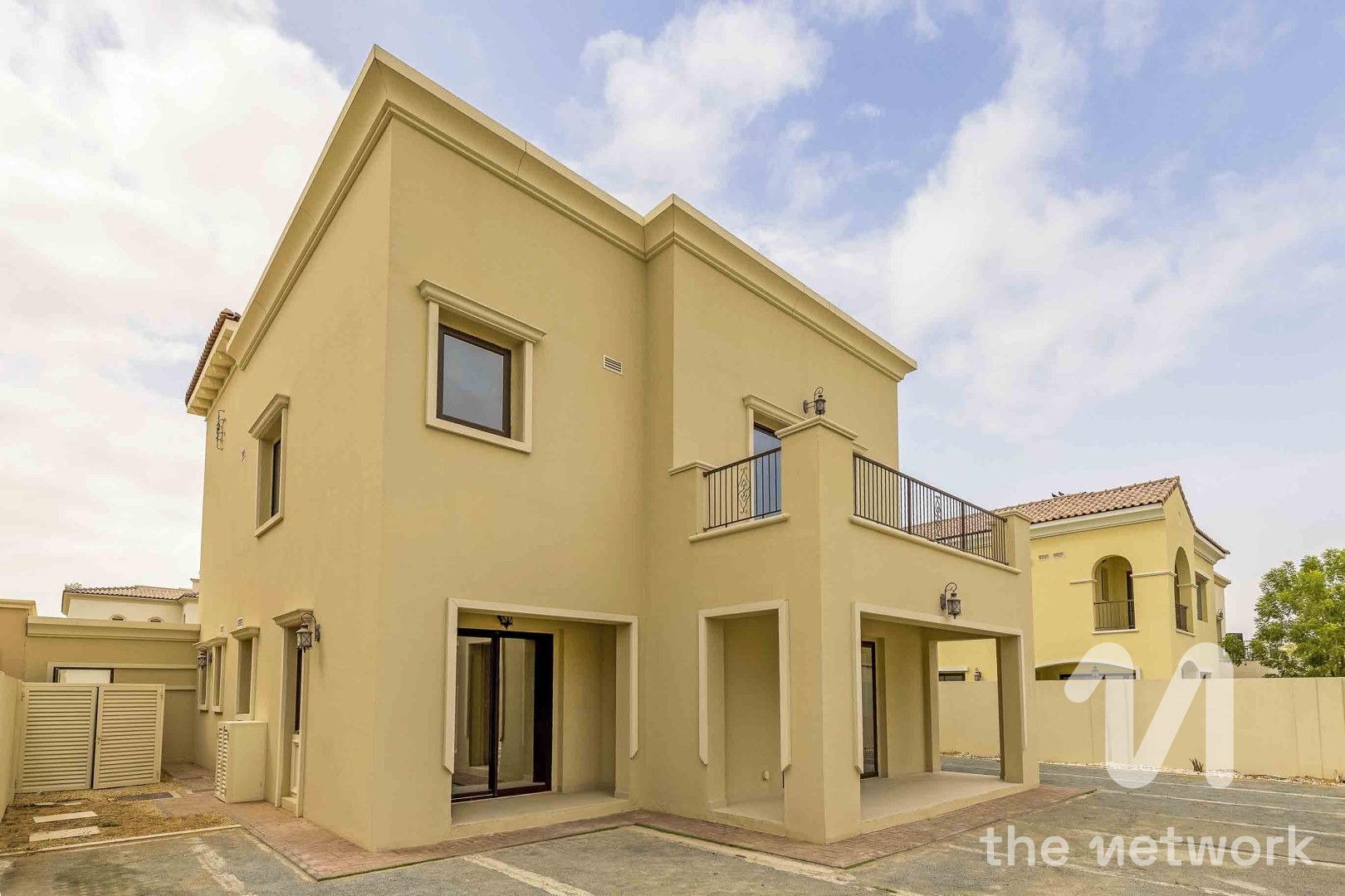 Large Plot | 5 Bedroom | Upstairs Living | Vacant