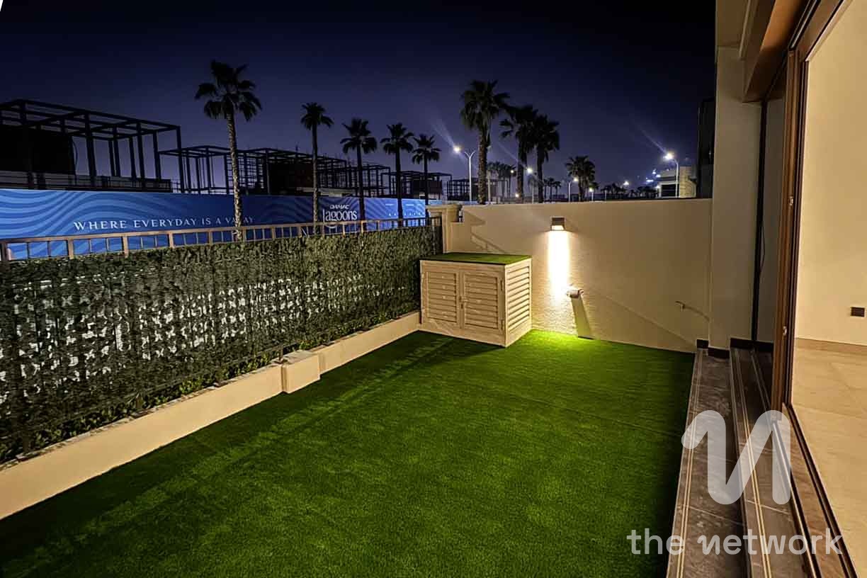 Single Row | Near Central Hub | Near Beach Lagoon
